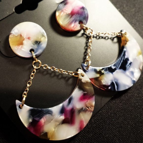 MAKE AN OFFER ;)Geometric half moon drop earrings. - Picture 3 of 7